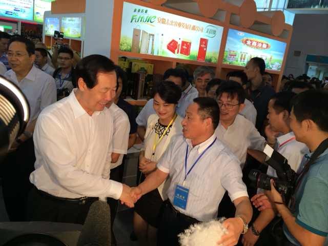 省委书记张宝顺亲切接见夏董